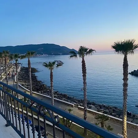 Mansarda Sul Mare Apartmán