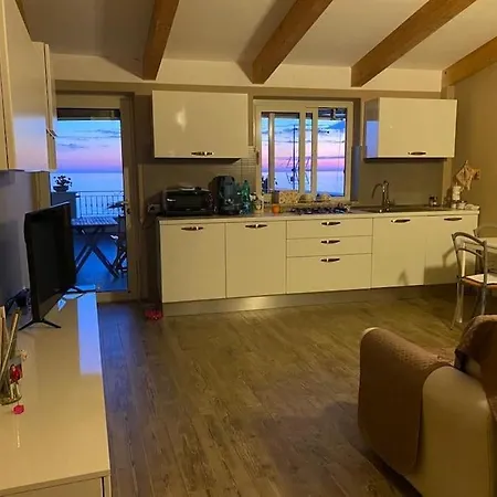 Mansarda Sul Mare Apartmán *