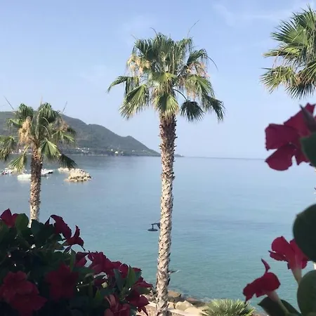 Mansarda Sul Mare Apartmán